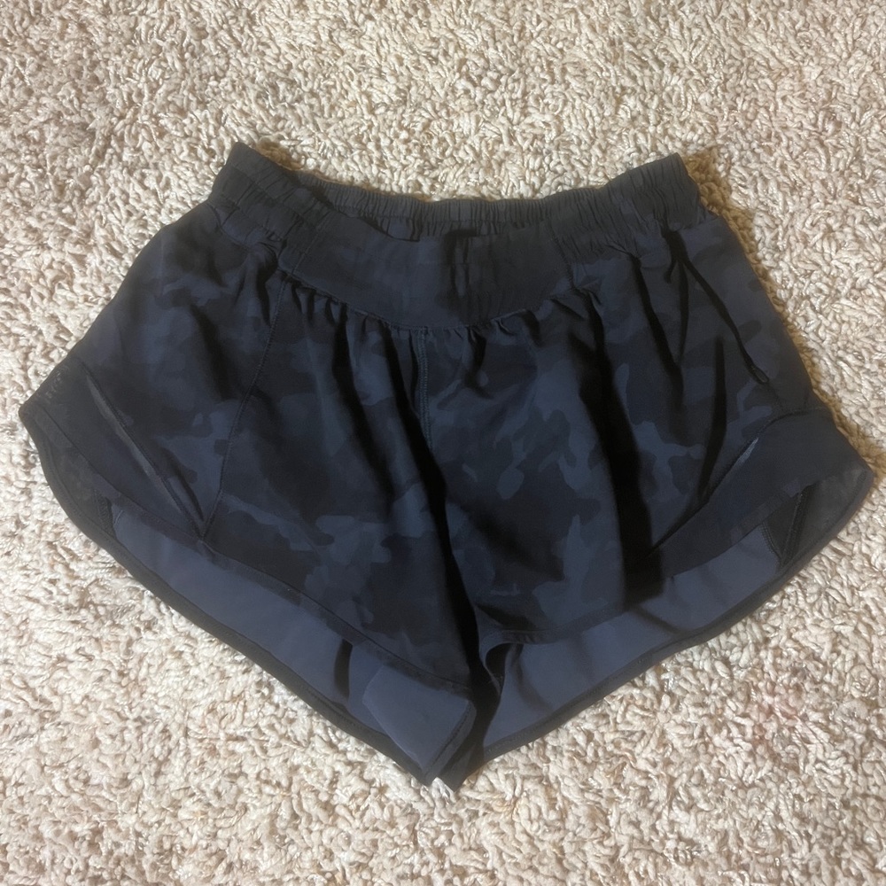 Lululemon hotty hot 2.5 size 8 black camo
